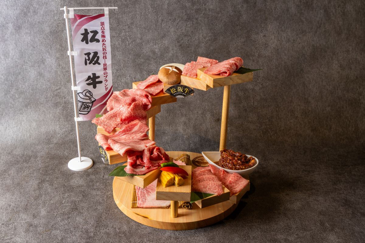 俺の焼肉「A5松阪牛と黒毛和牛の12段盛り」