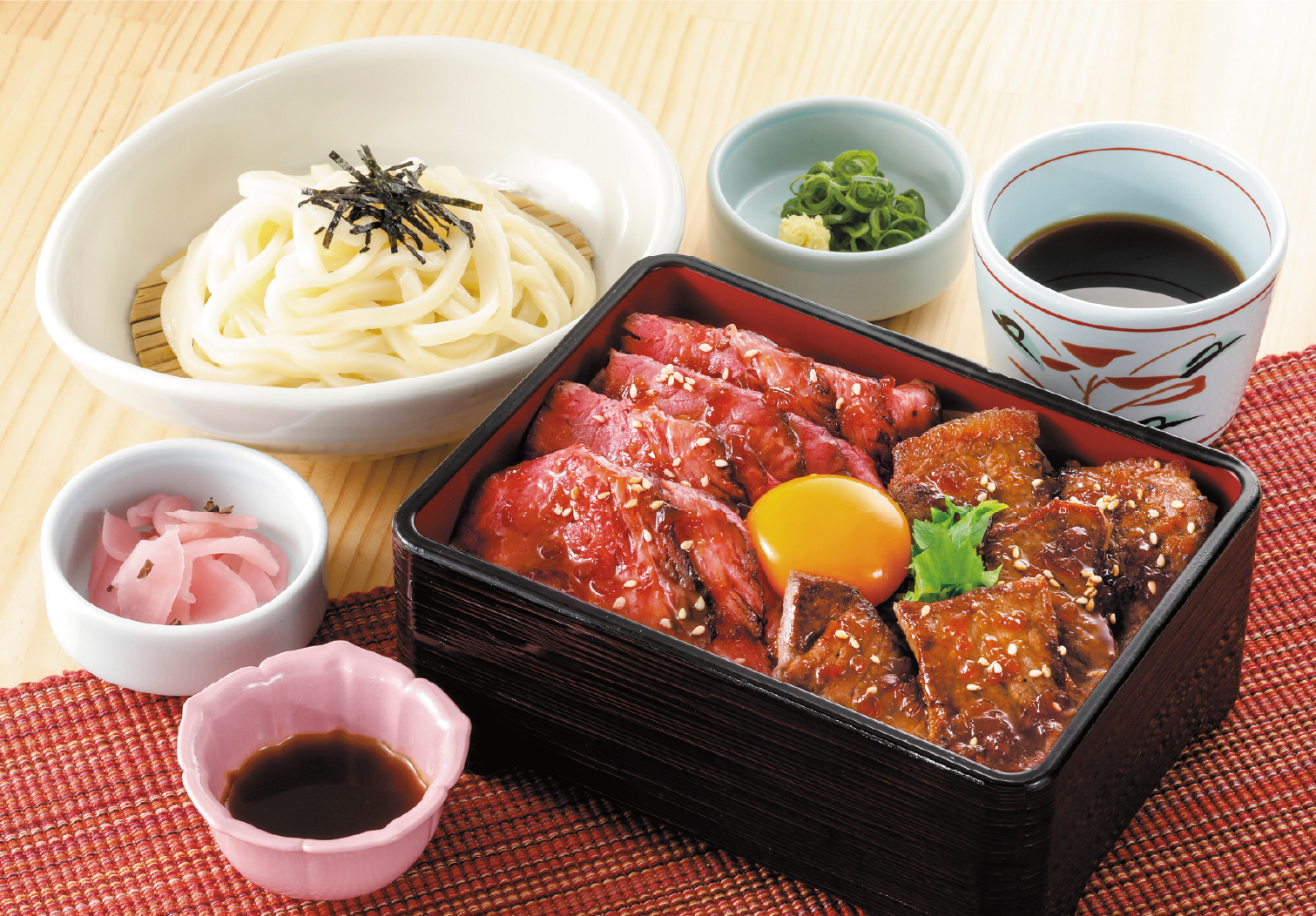 肉1.5倍の「ローストビーフ＆ステーキ重セット」