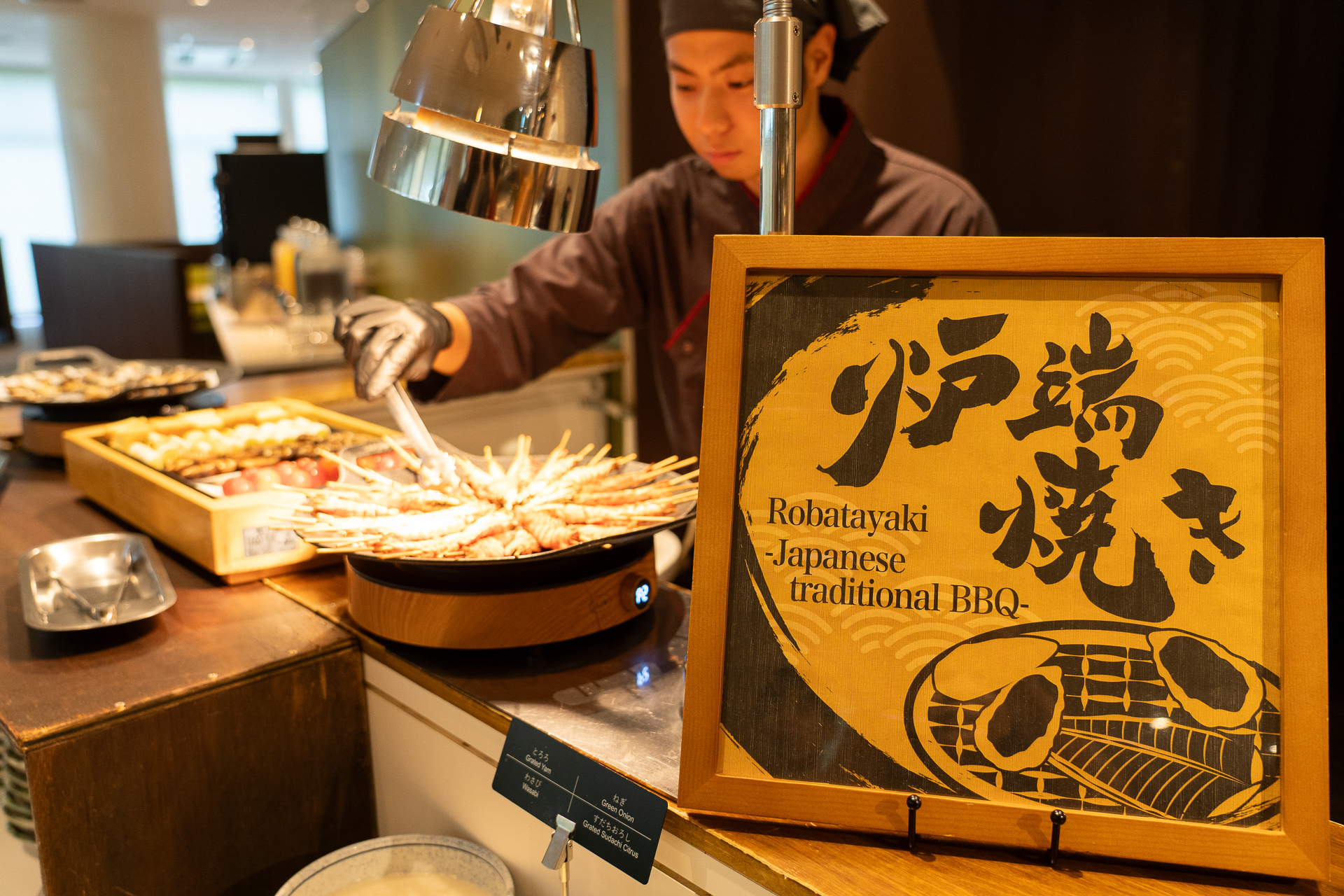 できたてが提供される「炉端焼き」のコーナー