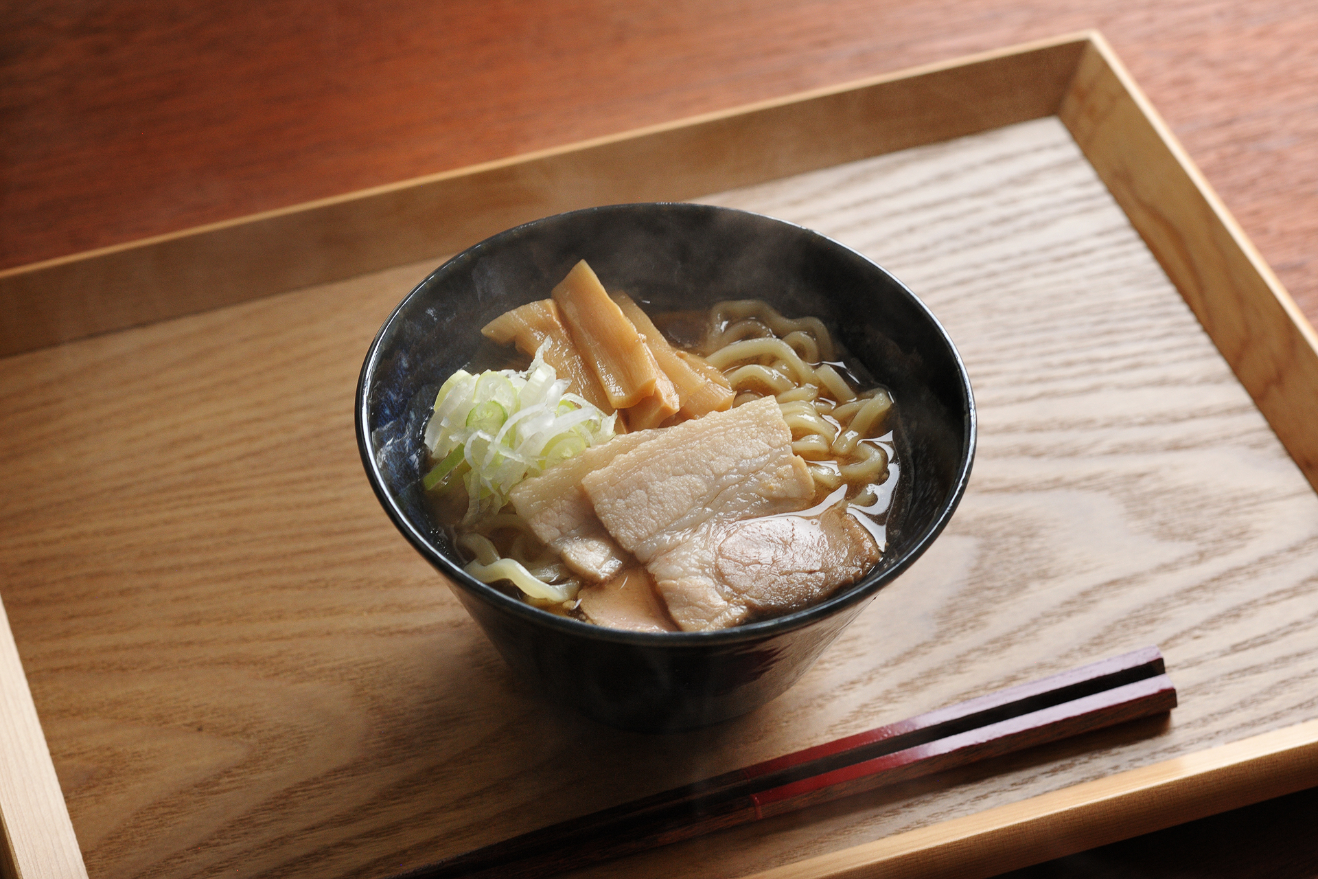 昔から農作業を終えたあとや仕事の前などにラーメンを食べる「朝ラーメン（朝ラー）」の文化が深く根付いています