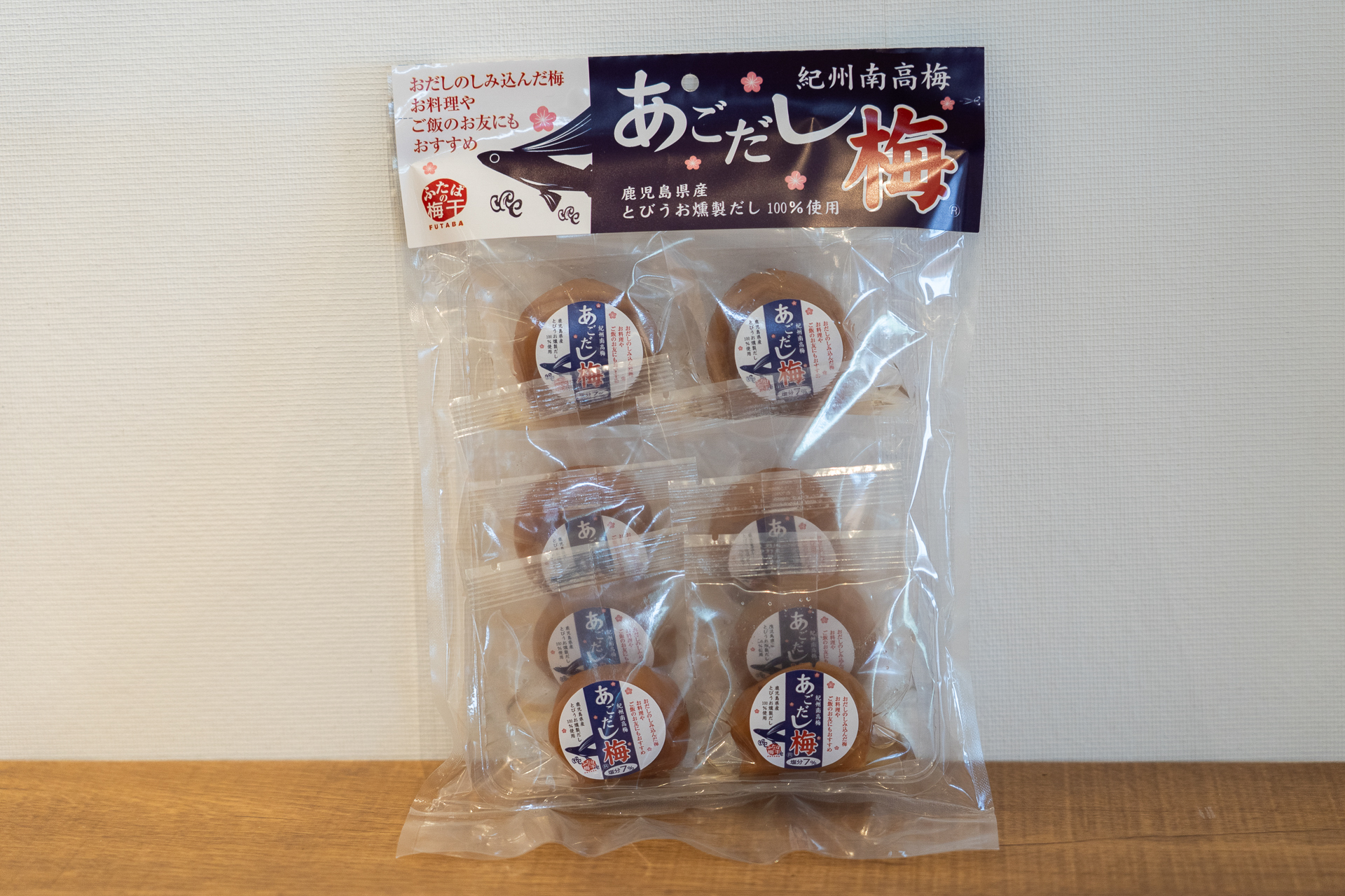 ズッキーニと梅のマリネに使用した「あごだし梅 8粒入り」1350円