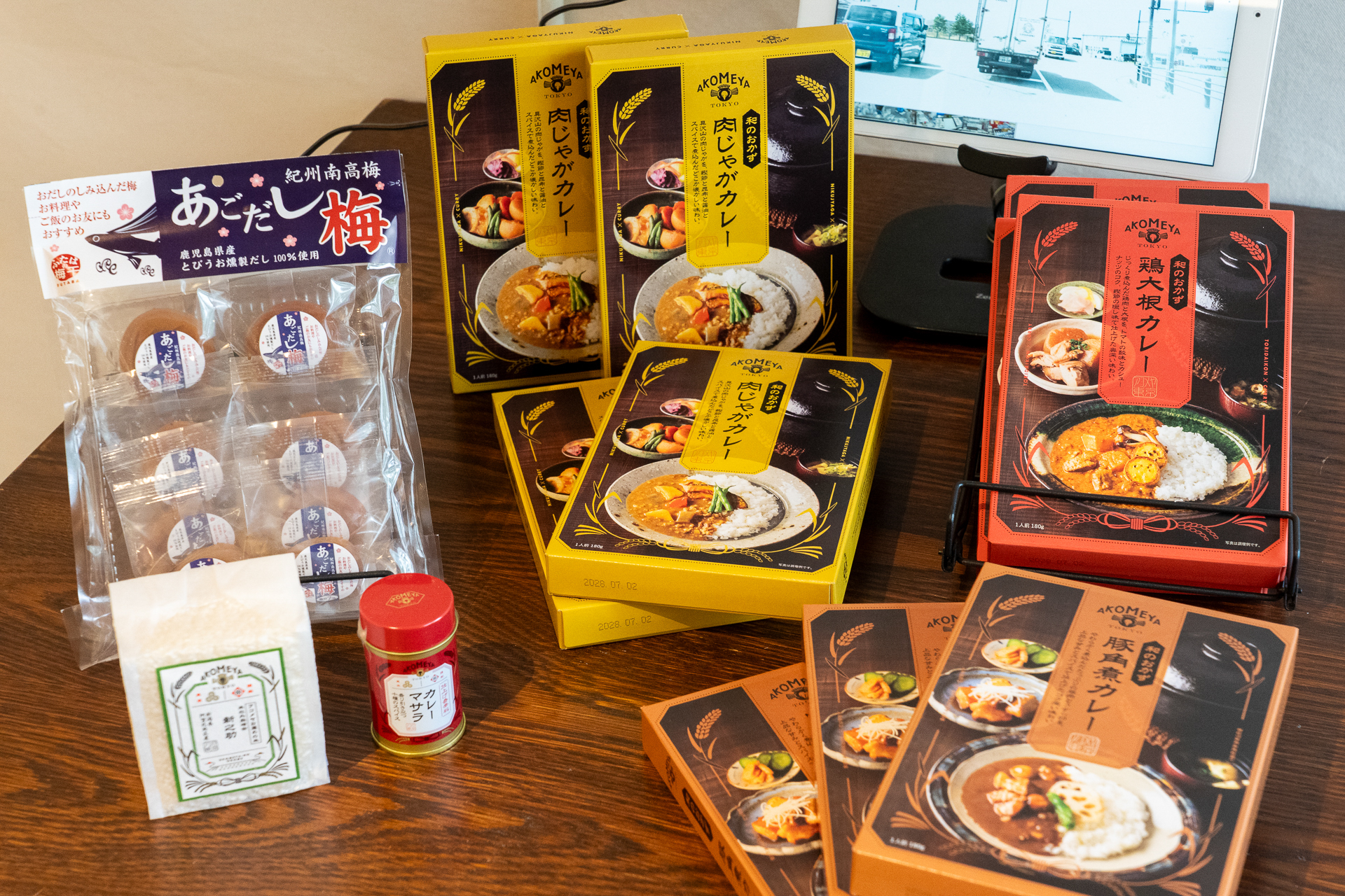 さっそく3種類のカレーと、気に入った「カレーマサラ」をお買い上げ♪