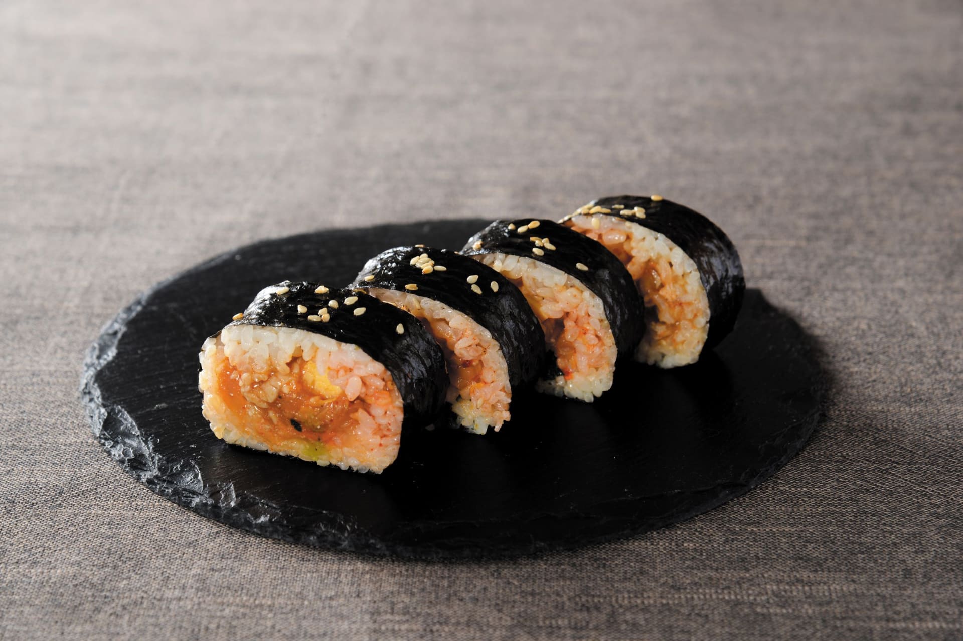 「にんにく香る！辛旨豚焼肉キンパ」（462円）
