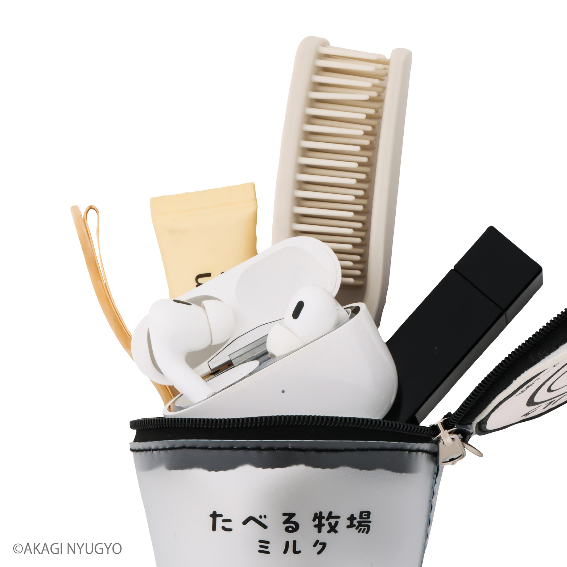 リップやイヤホンなどの小物入れにぴったり