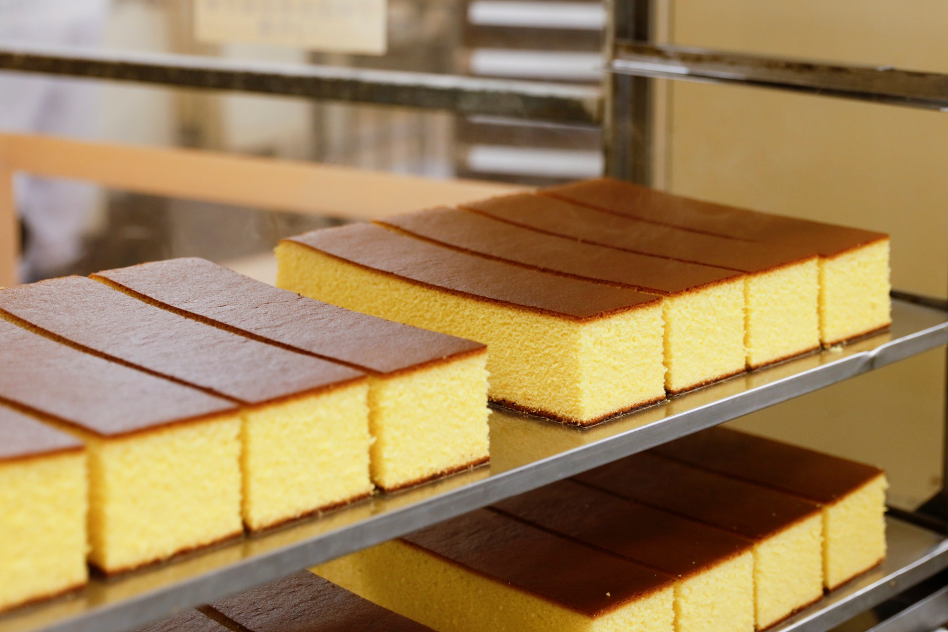 はちみつの上品な香りと甘味が特徴のハニーカステラ