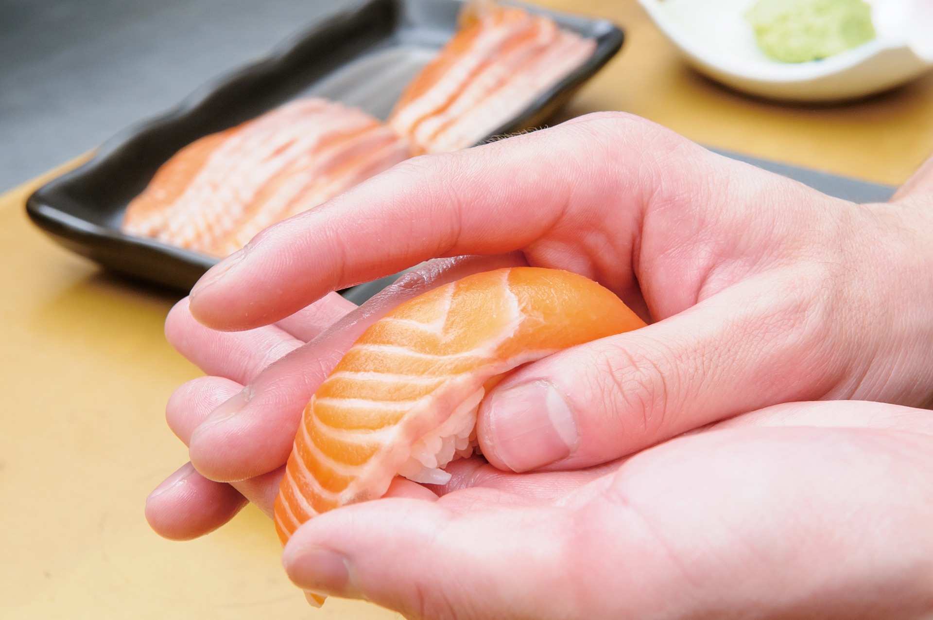 「回転寿司のパイオニアとして、21世紀の豊かな食文化の創造に貢献していきたい」という理念を掲げ、1967年に「廻る元禄寿司」（現 平禄寿司）1号店を開店した「平禄寿司」