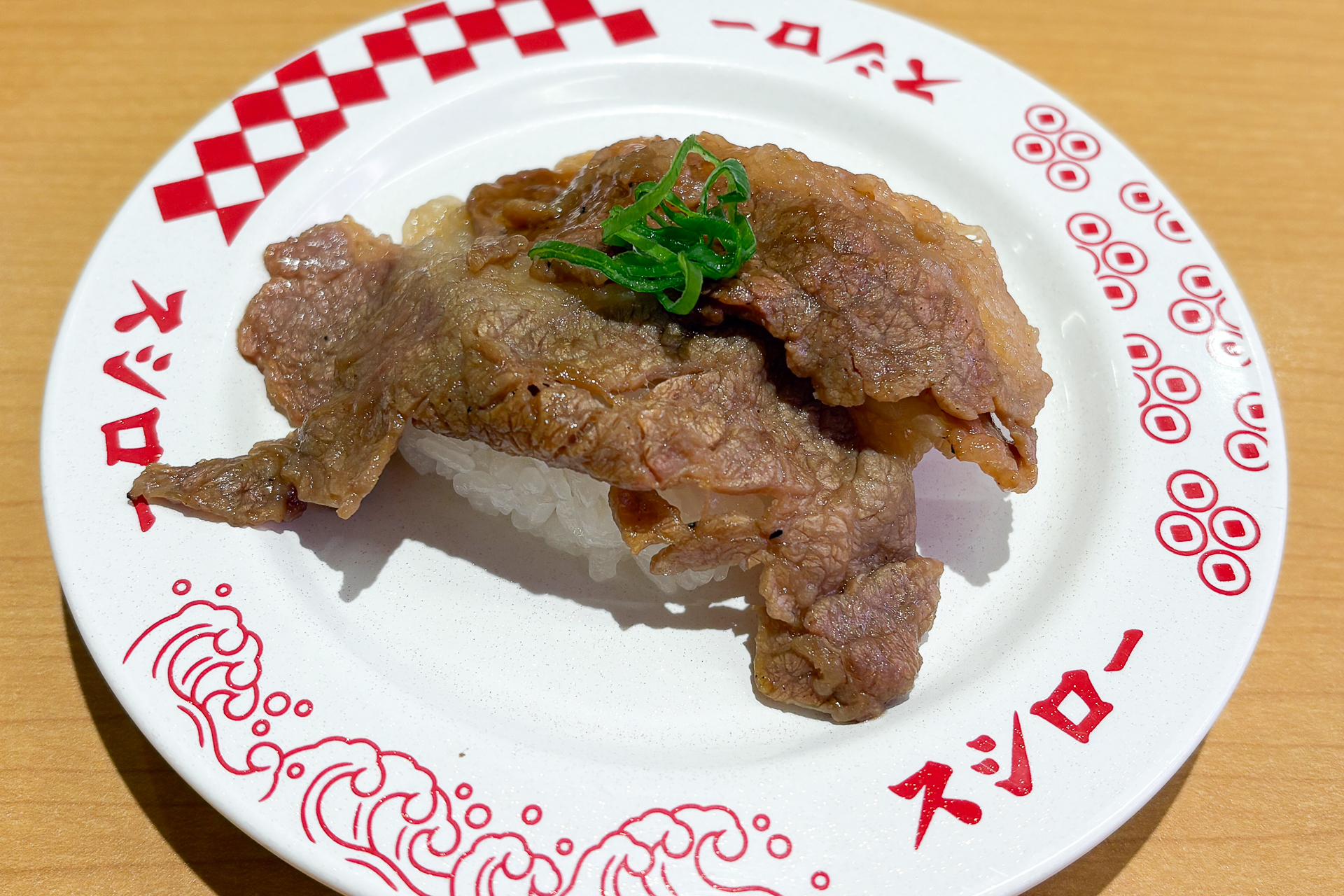 甘めのタレで仕上げた「炭火焼き牛カルビ」