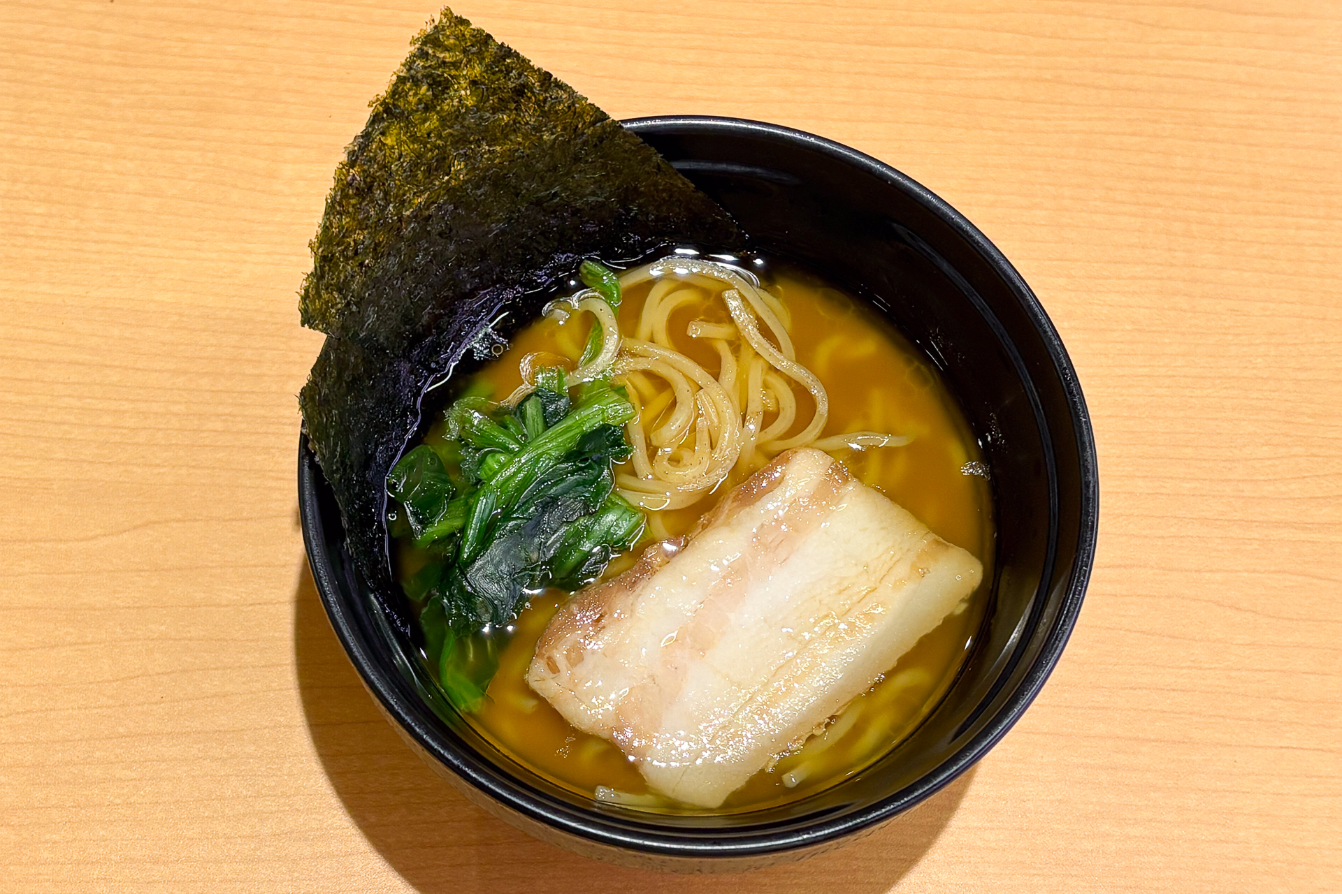 「らーめん 武双家」監修の「家系風！豚骨醤油ラーメン」
