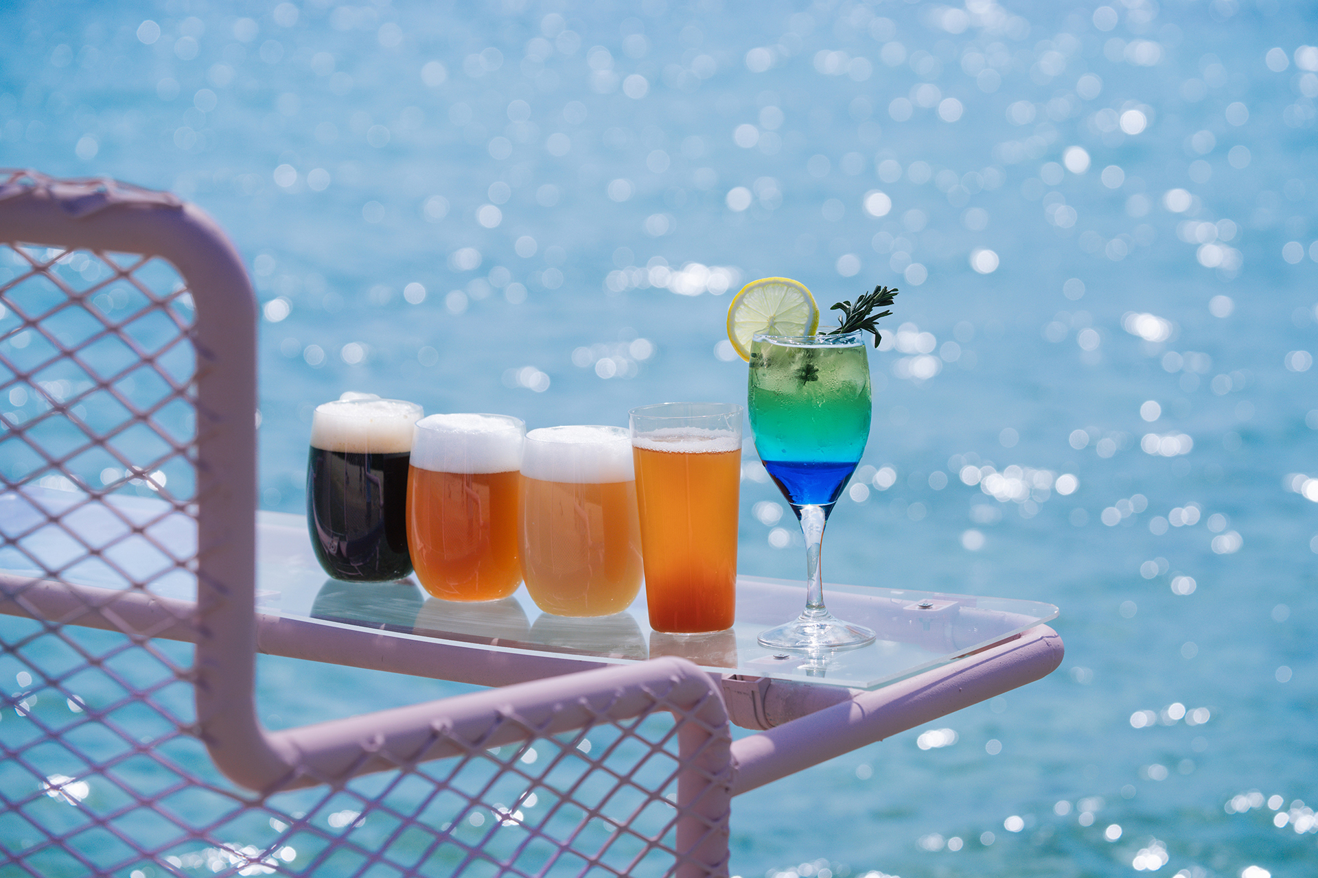 海上の席で楽しむドリンク