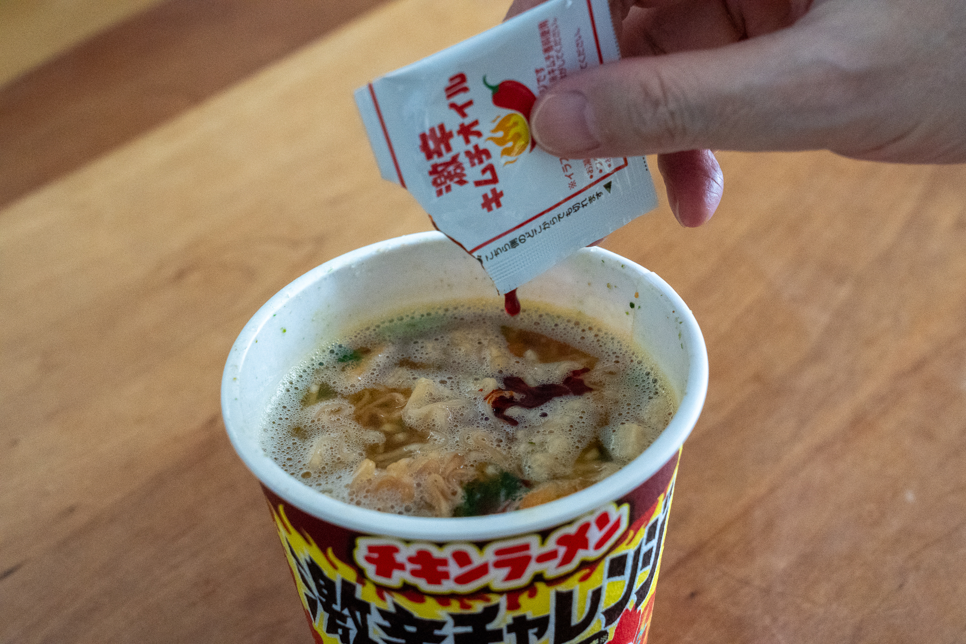 食べる直前に激辛キムチオイルを投入