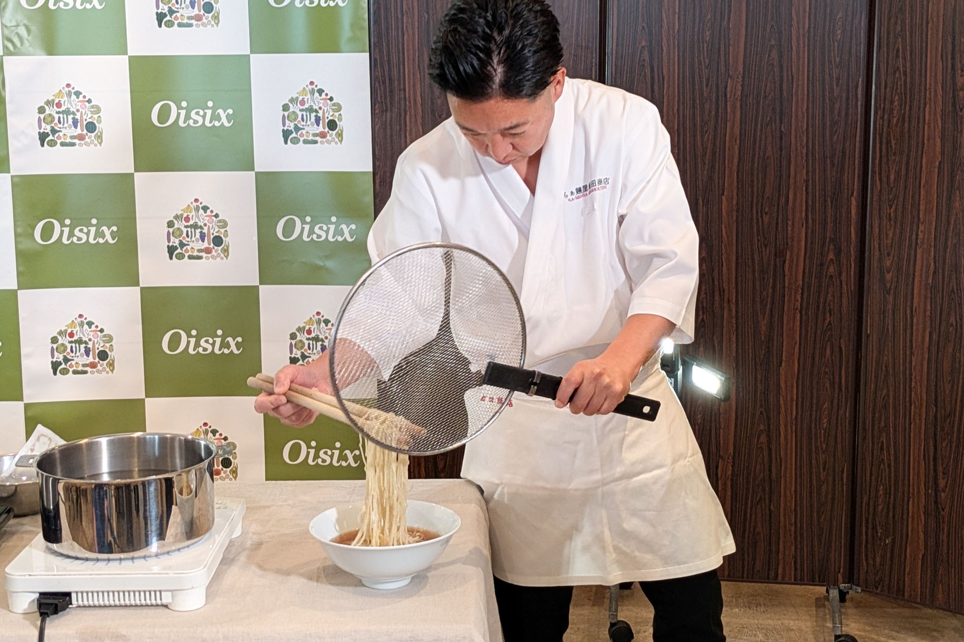 飯田氏がデモンストレーション