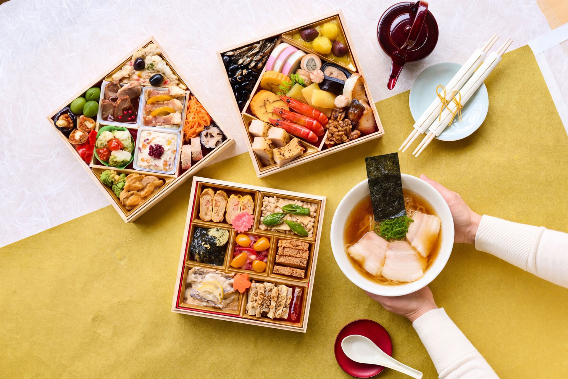 「飯田商店監修らぁ麺おせち（高砂付）」（3万3280円）