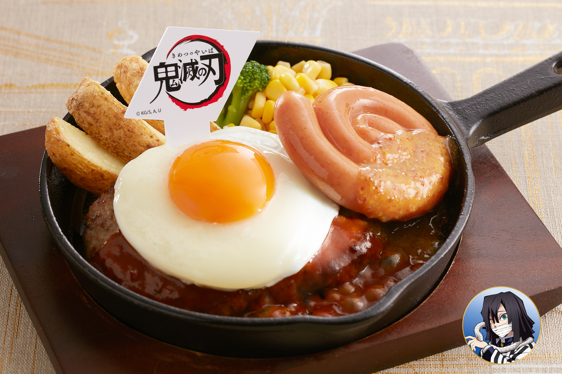 右目を目玉焼き、鏑丸をトルネードウインナーで表現した「伊黒小芭内と鏑丸の共闘盛り」