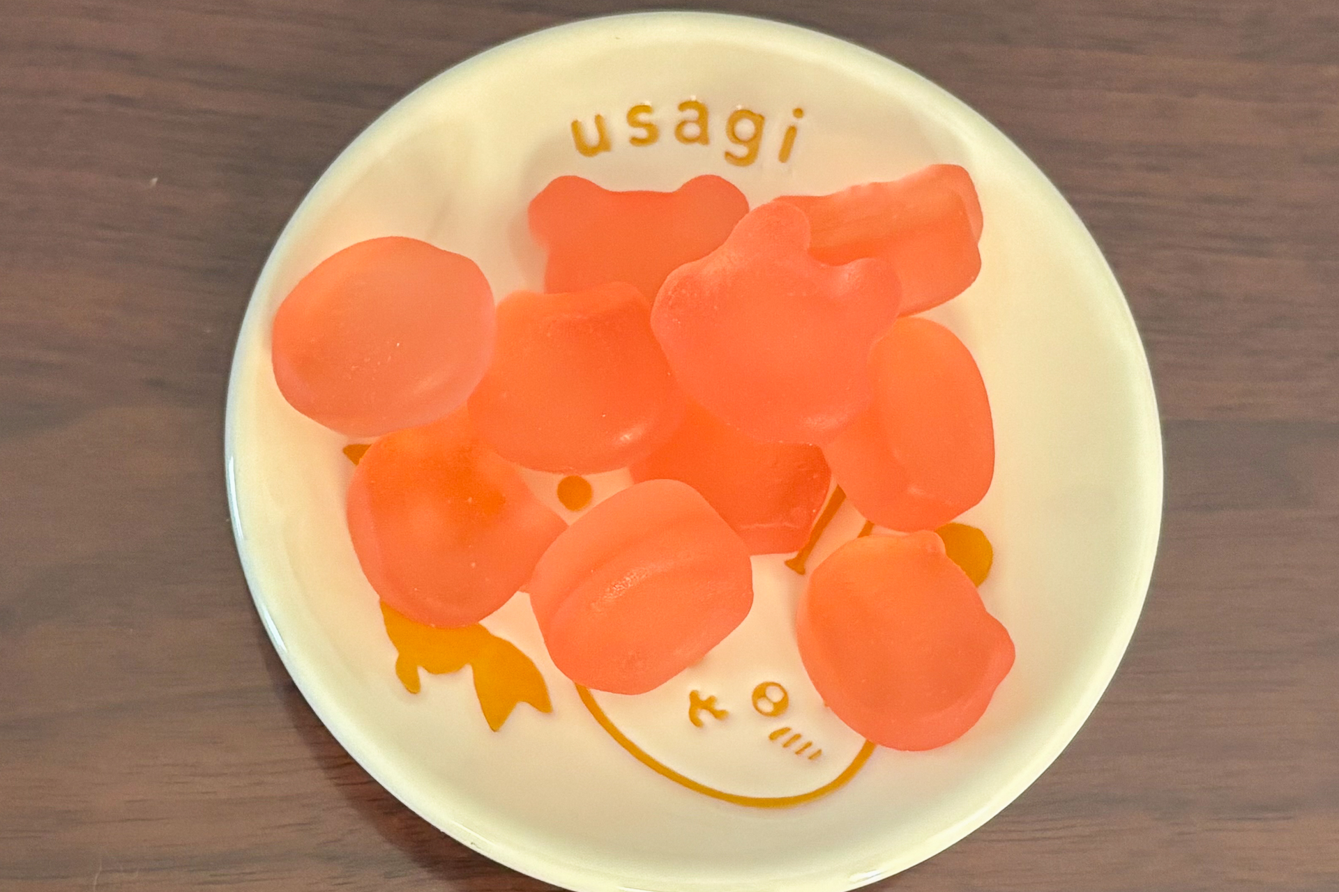 ちいかわたちの形をしたピーチ味のグミ