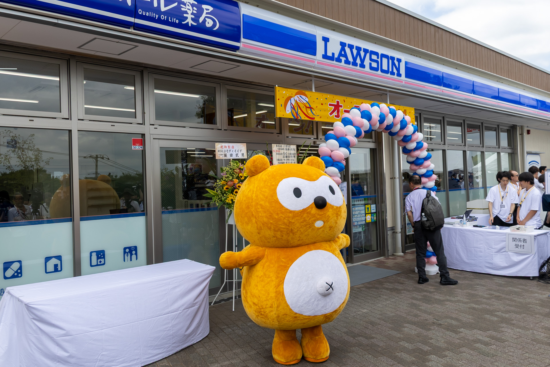 Pontaもオープニングを祝う