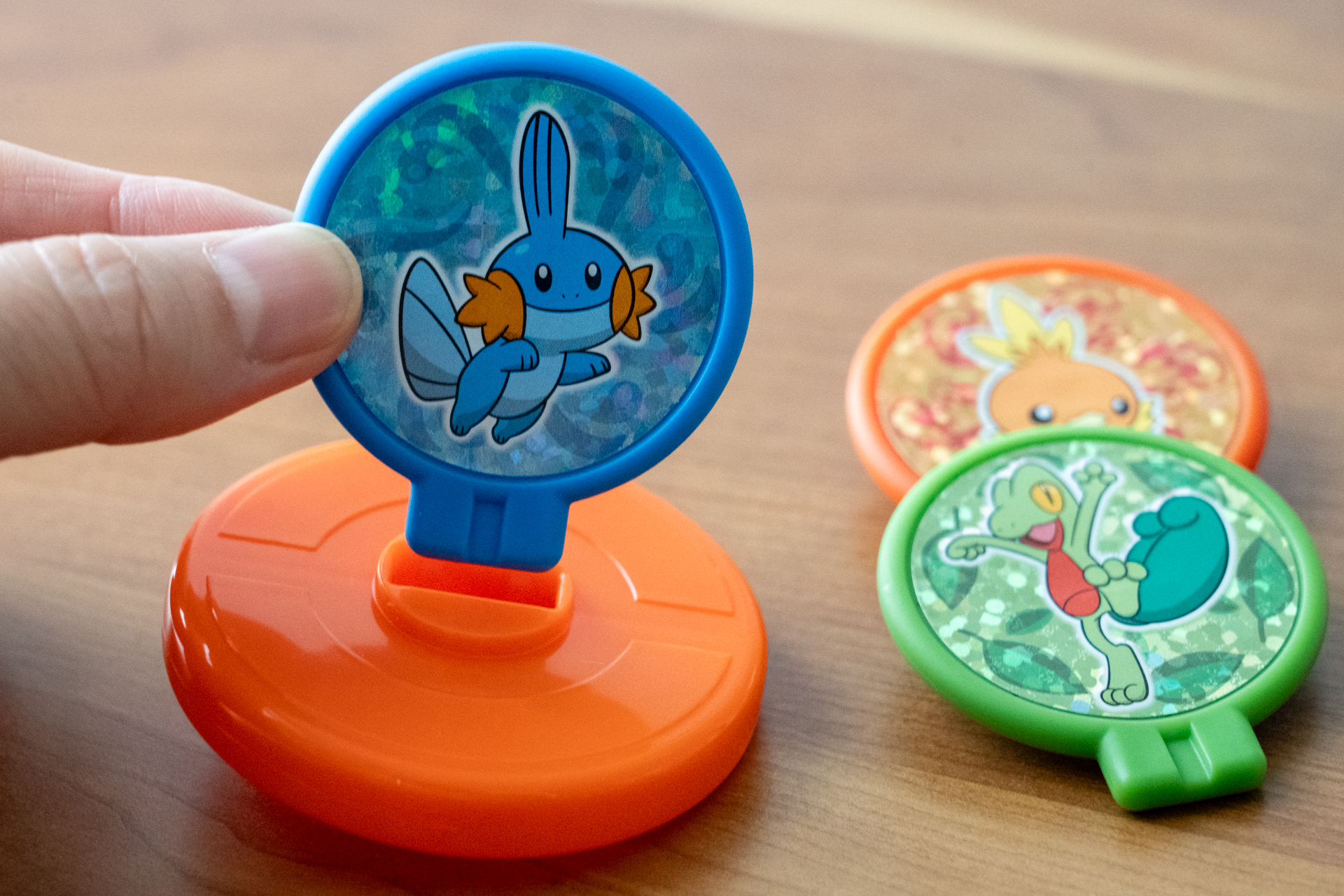 台座に好きなポケモンのパネルを差し込む