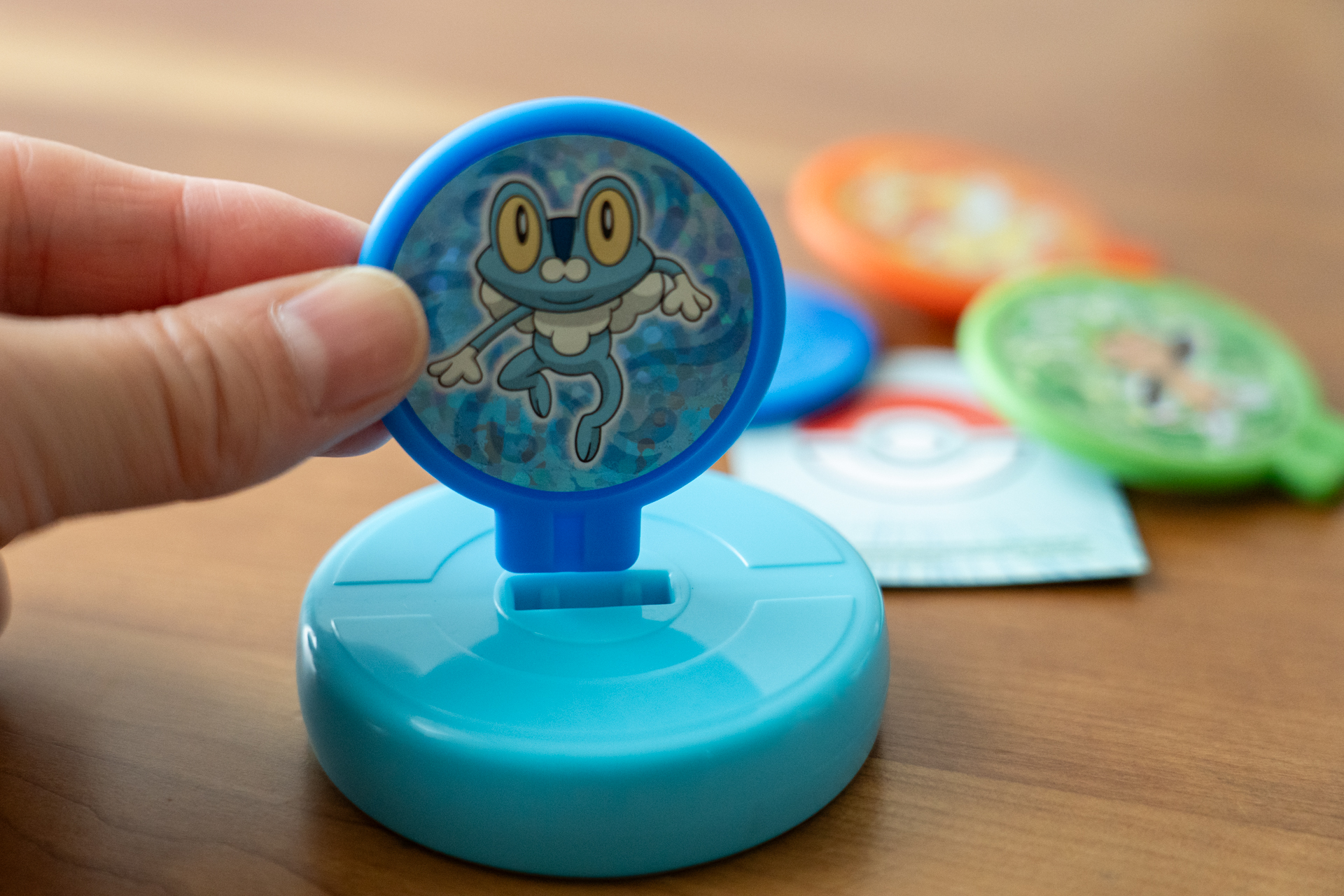 好きなポケモンのパネルを台座に差し込む