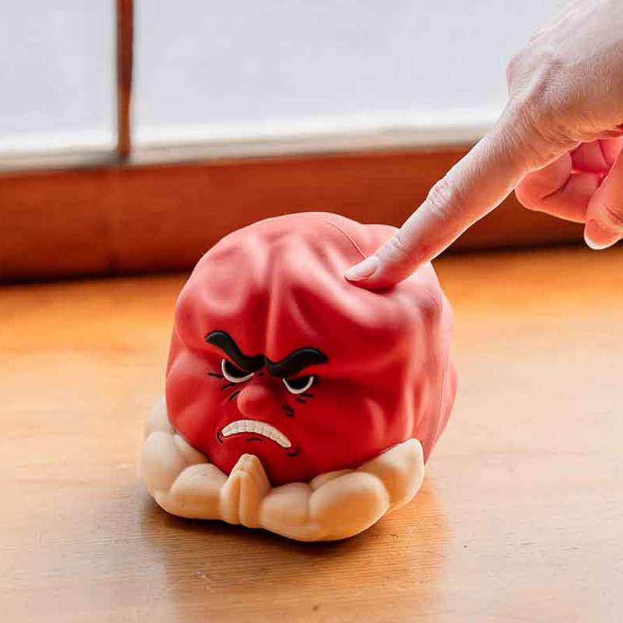 手のひらサイズで、バッグのアクセントにもなる