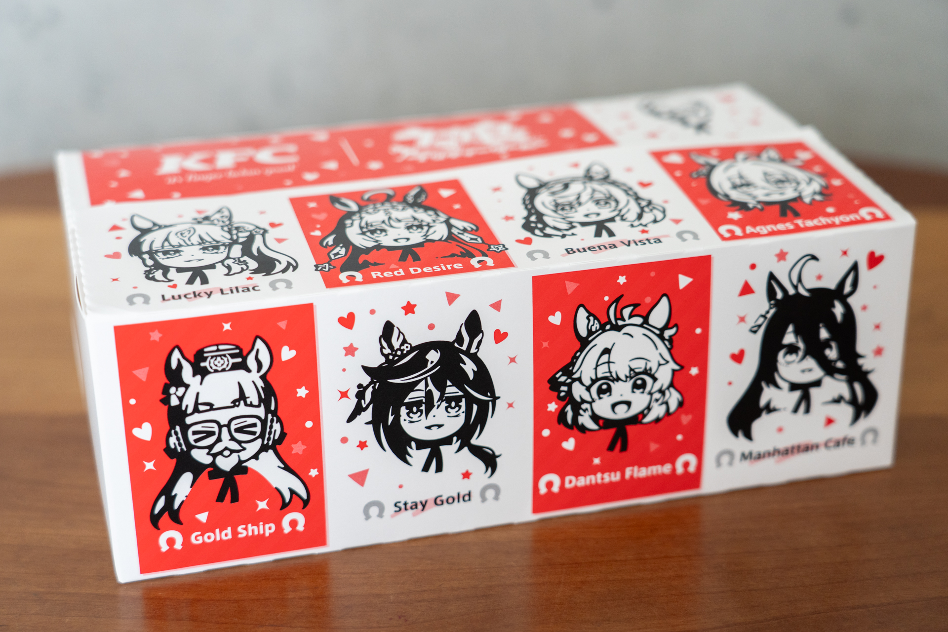 オリジナルコラボセットはこの特別デザインパッケージで提供される