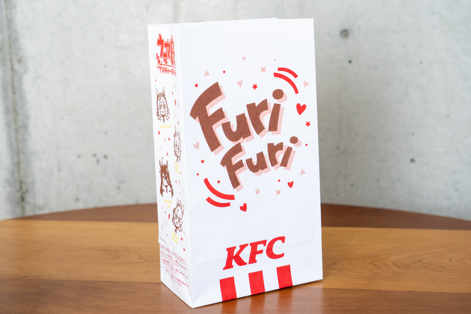 ポテトとスパイスを入れて振るための専用袋。コラボならではの特別感あふれる限定パッケージだ