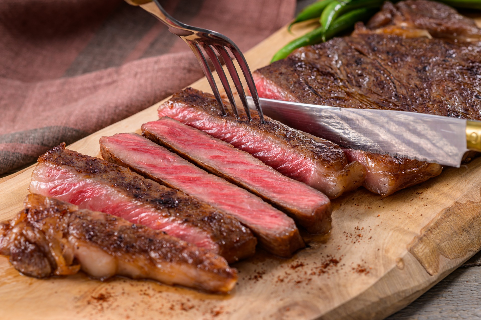 牛肉のステーキに合わせても楽しめる