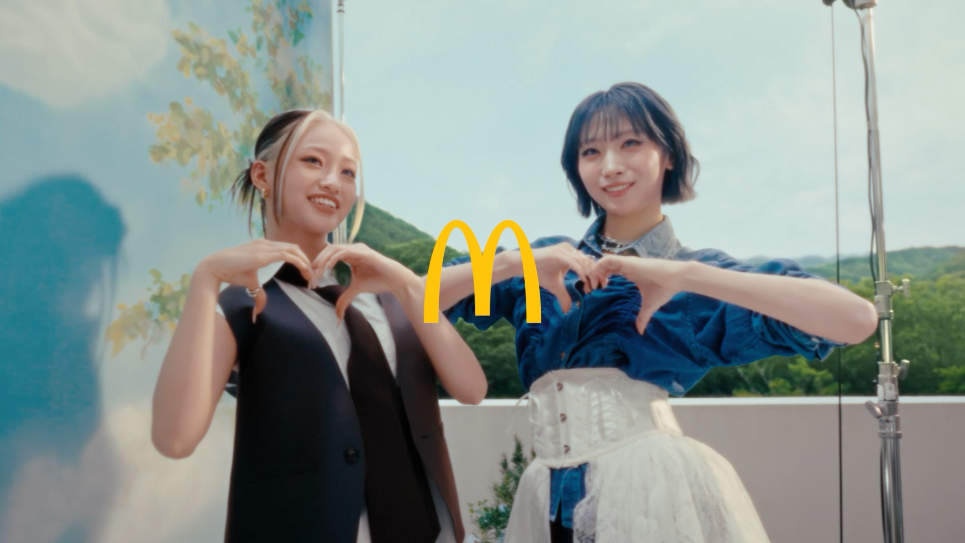 テレビCMでは「HANA」のJISOOさんとYURIさんが再登場