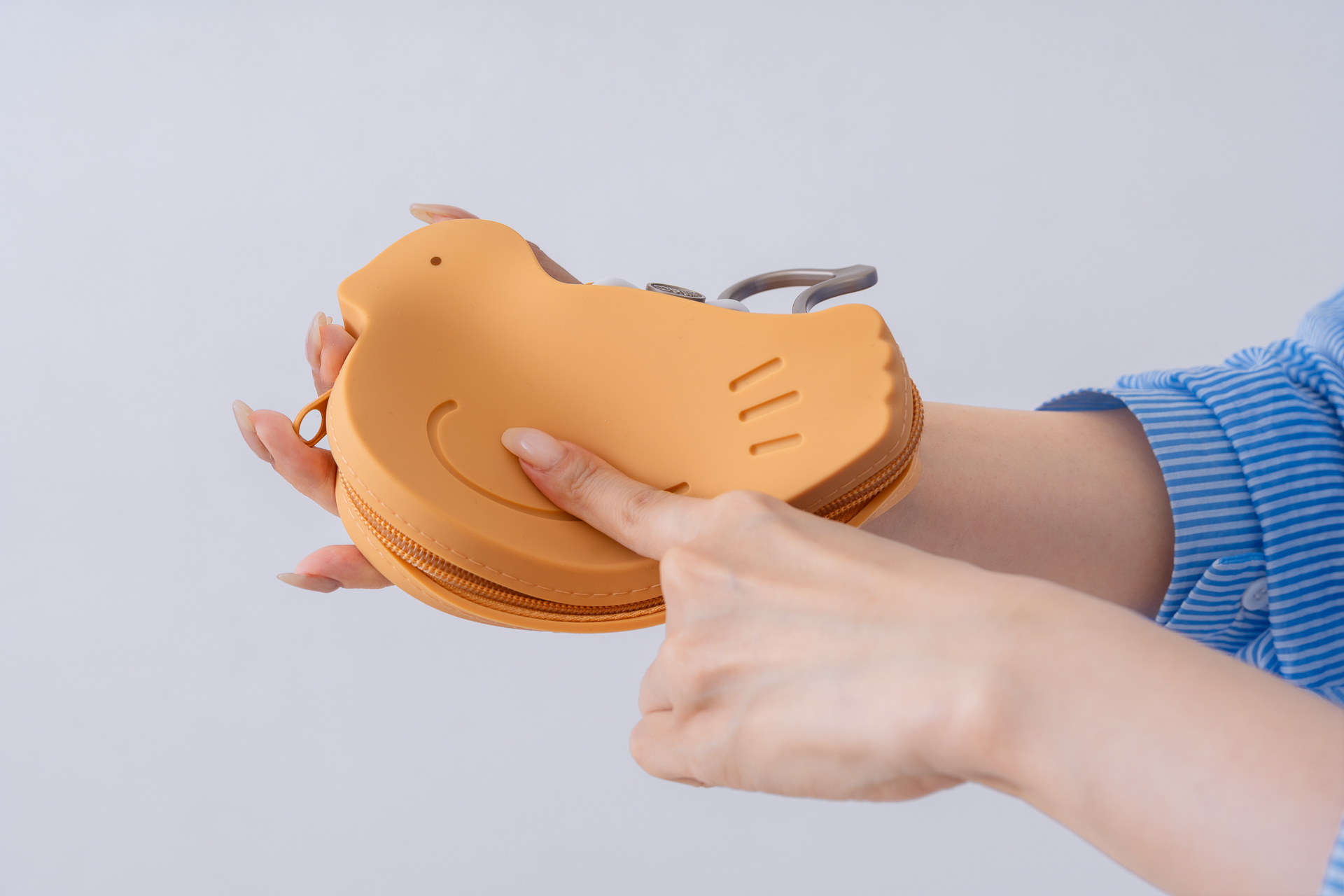 鳩サブレーを思わせる「茶」