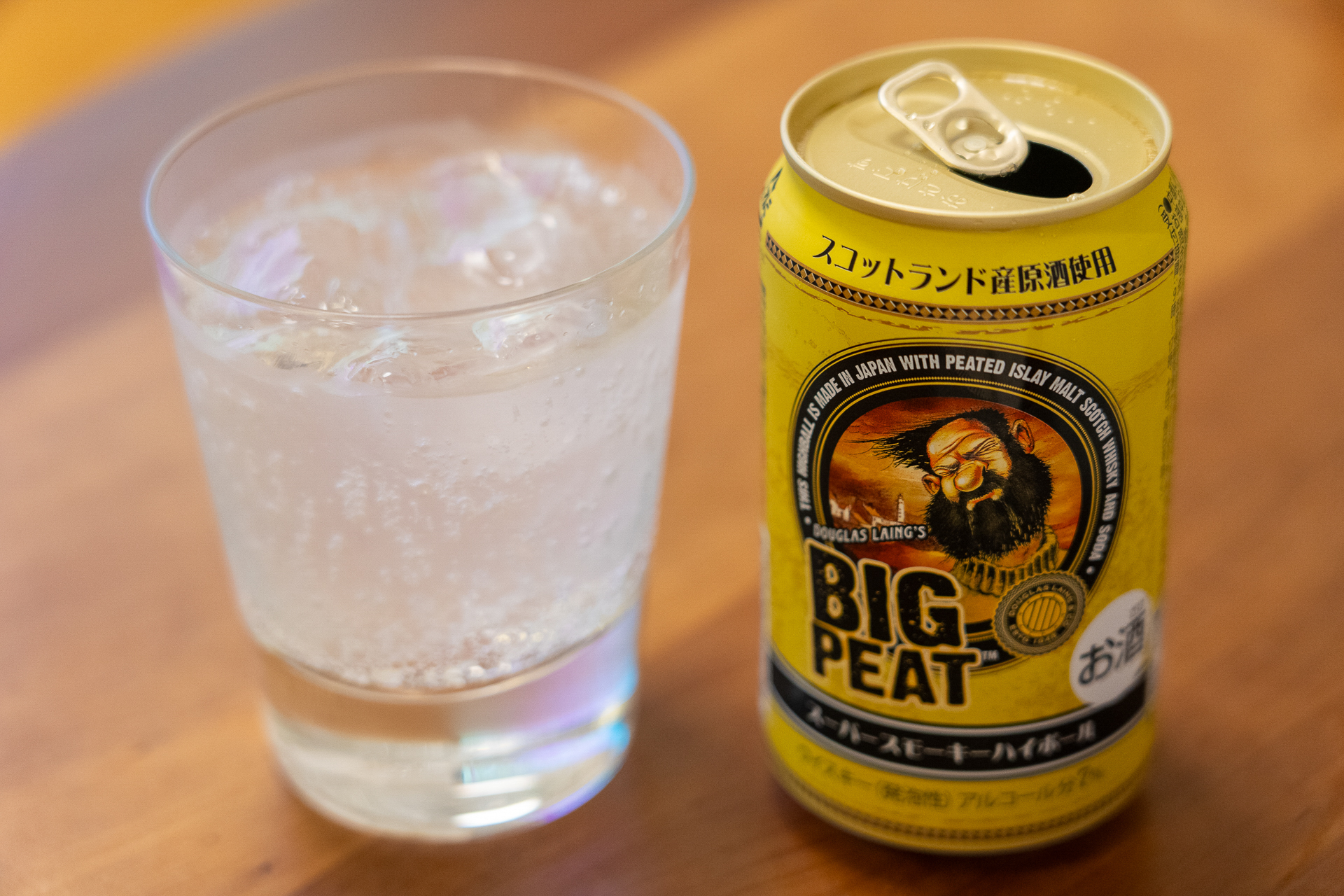黄色い缶が目印の「ビッグピート スーパースモーキーハイボール」
