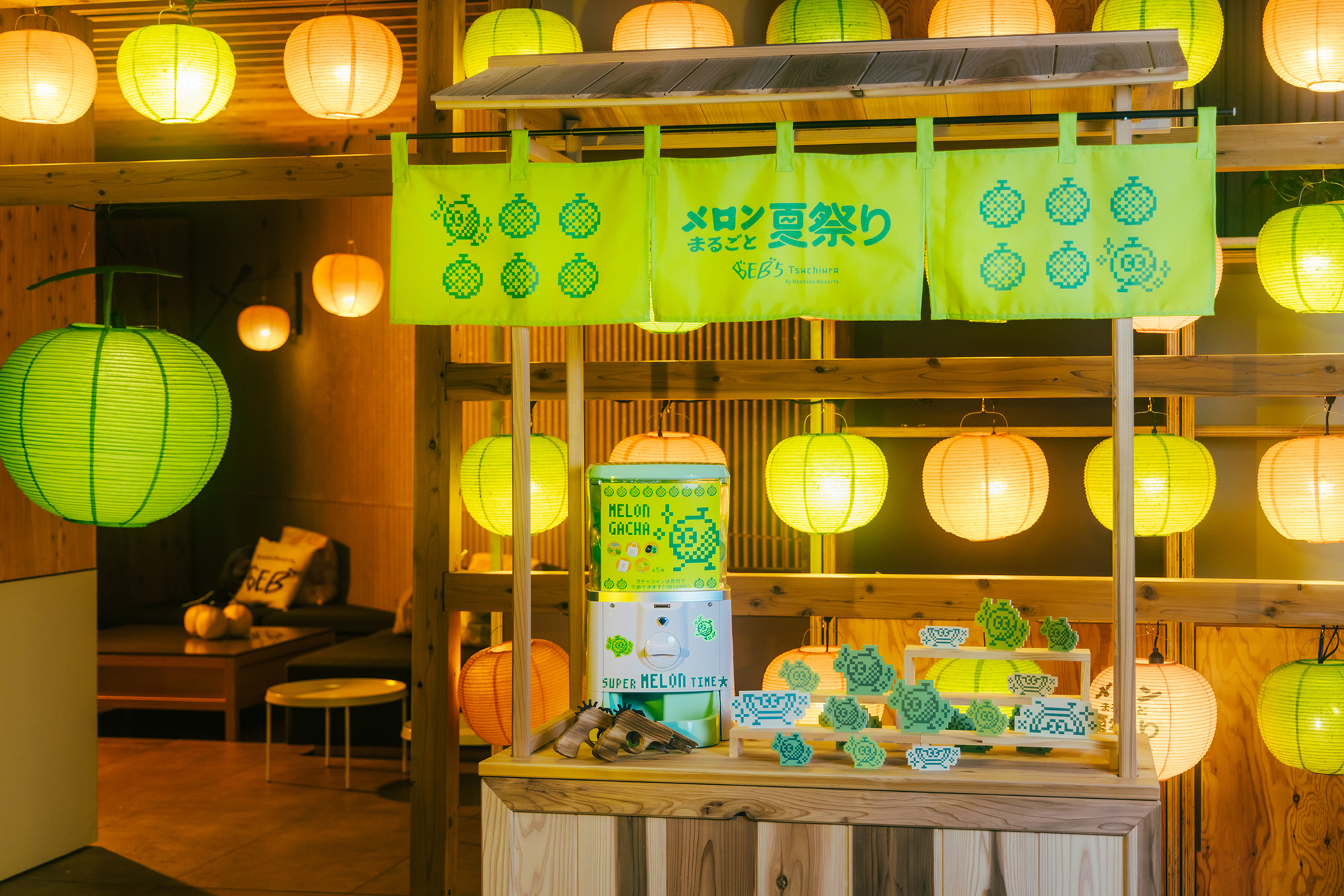 祭り気分を味わえる「メロン射的」。もらえる景品が難易度によって異なる