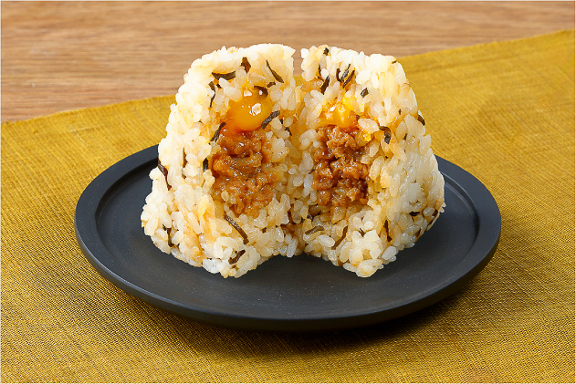 塩こんぶごはん 牛そぼろと卵黄