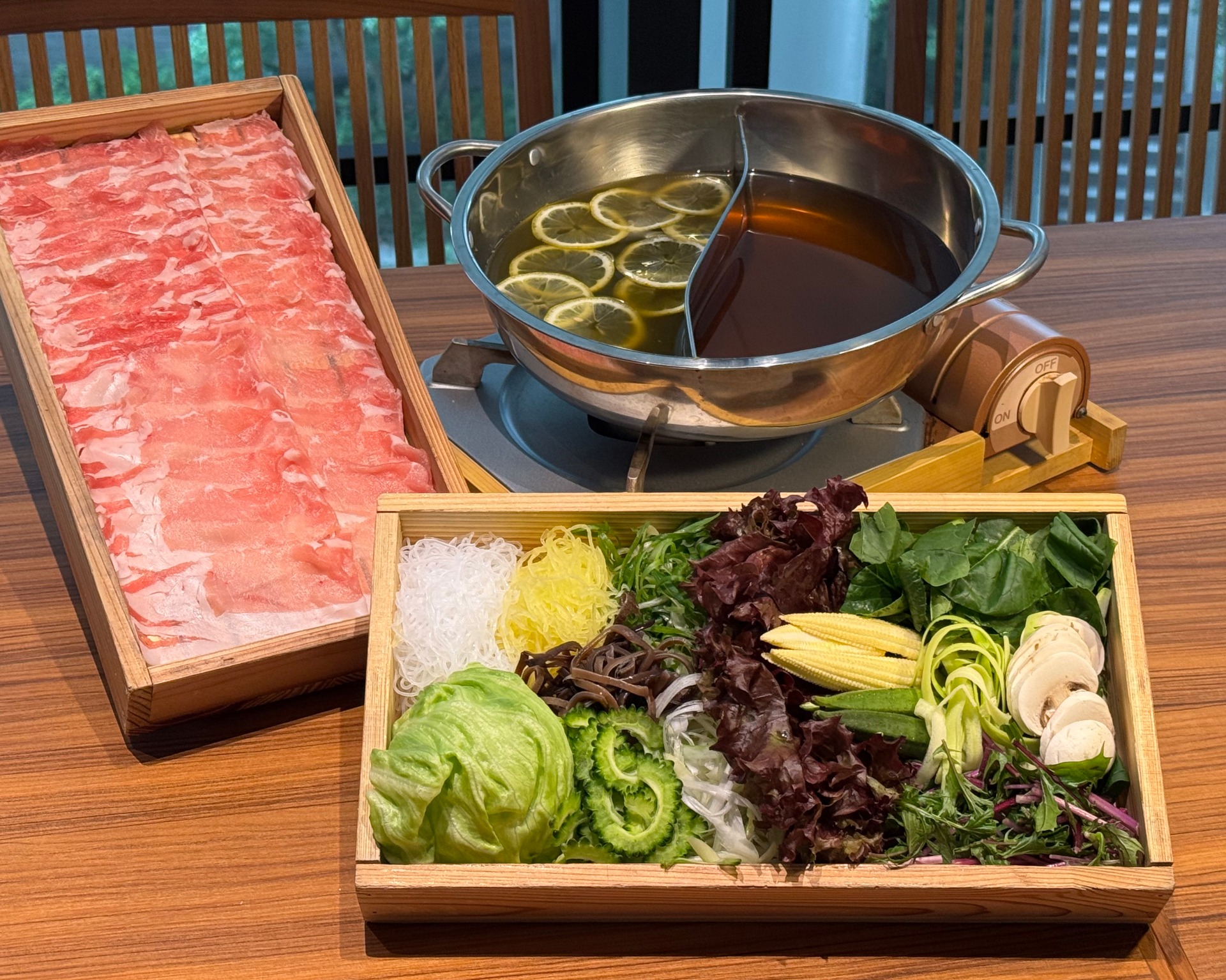 追い鰹で完成する 夏を味わう二色出汁しゃぶ