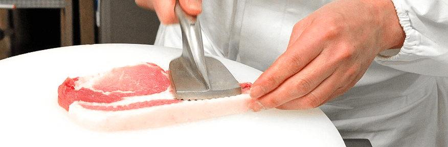 世界中から取り寄せ、毎日確認して選んだ豚肉を使用