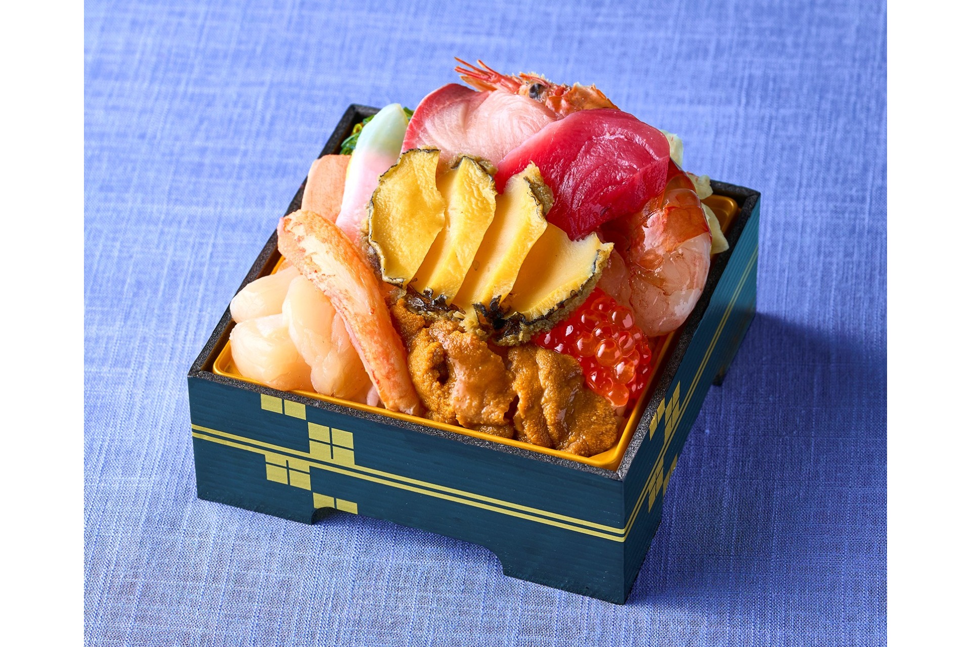 【網地島屋】宮城県産鮪と海の贅沢弁当