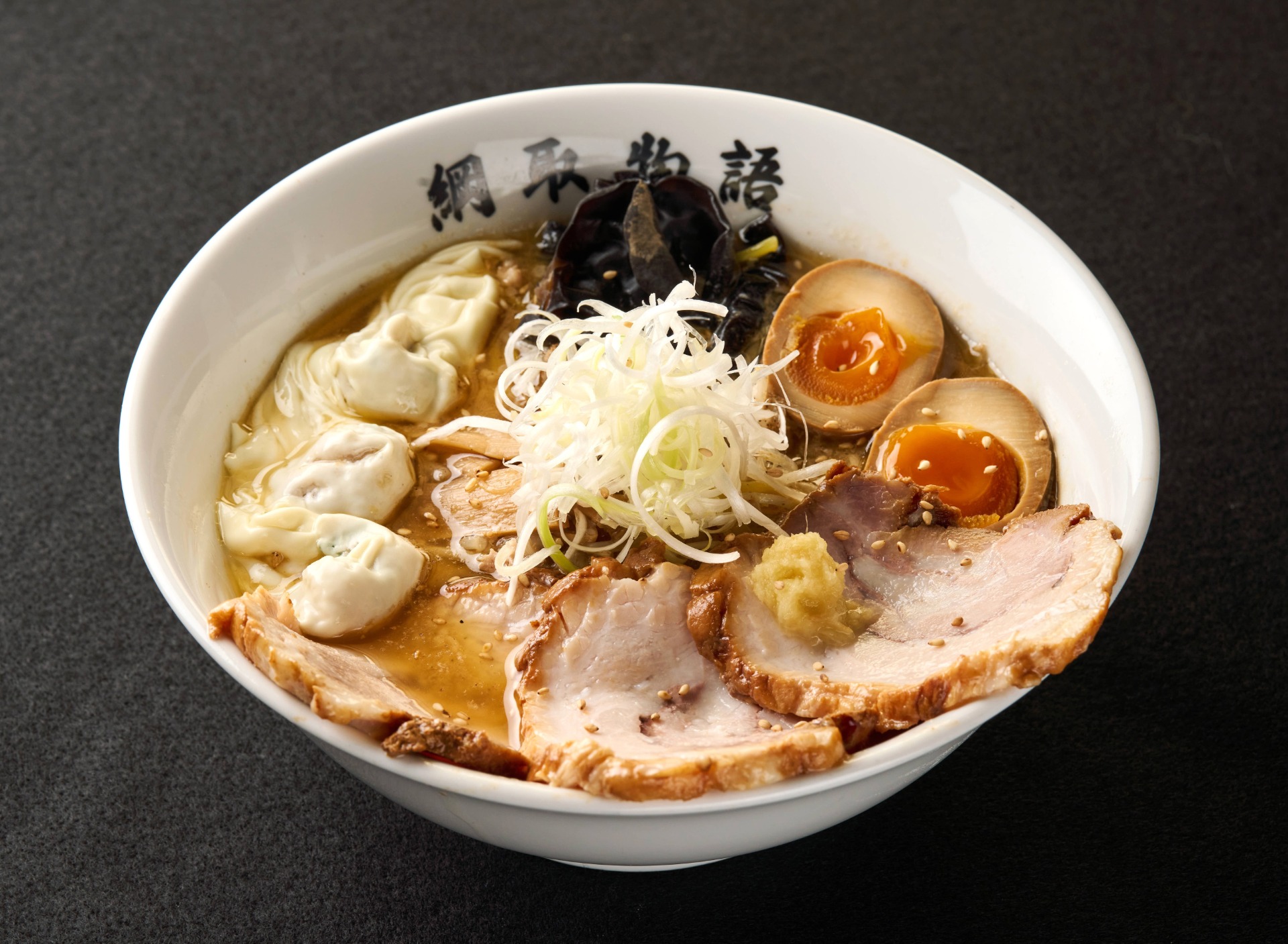 【麺部屋 綱取物語】綱取味噌味玉チャーシューわんたん麺