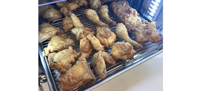 11種類のハーブ＆スパイスで味付けされたKFCの看板商品「オリジナルチキン」