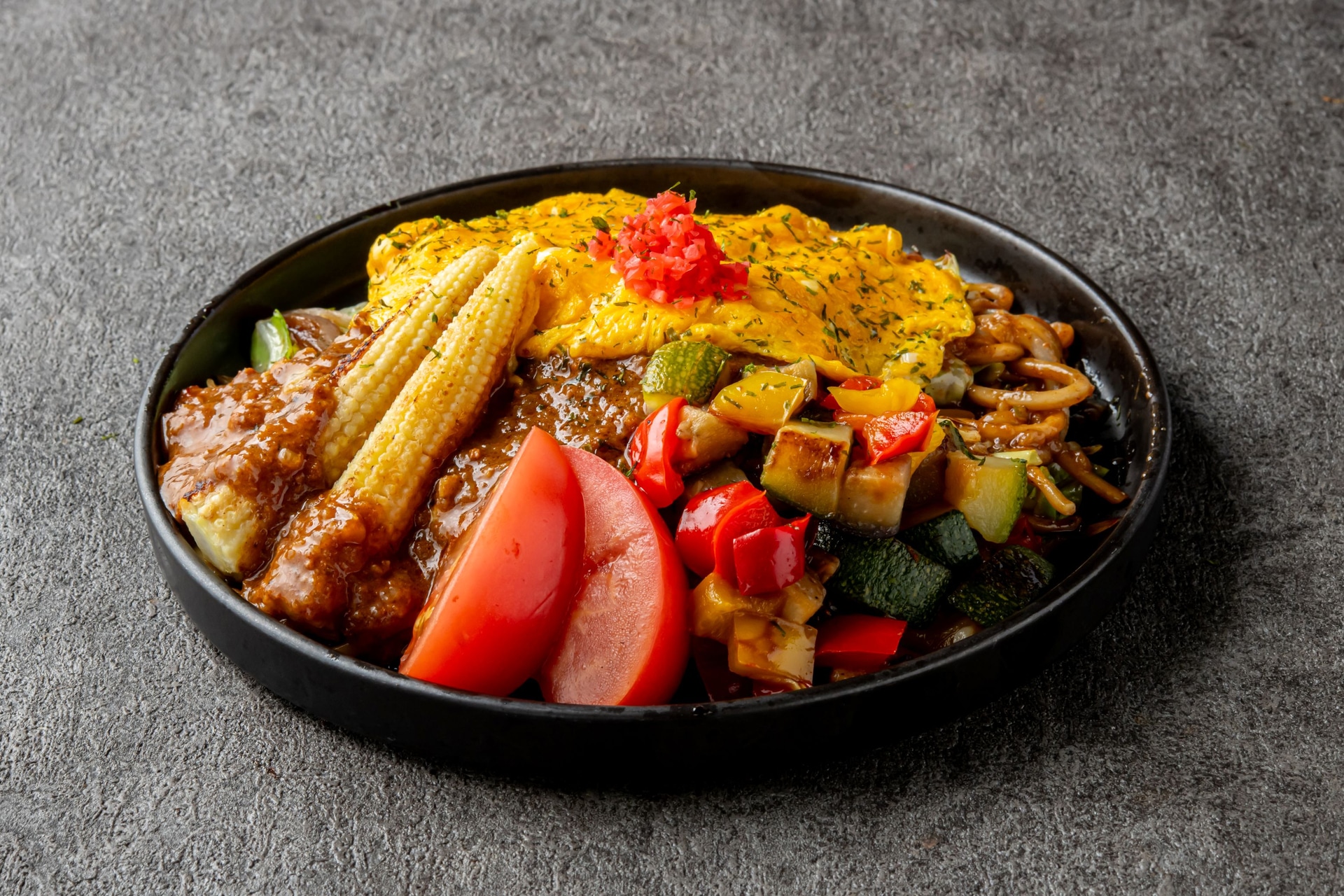 ふわとろ玉子と彩り夏野菜のスパイスカレー焼そば