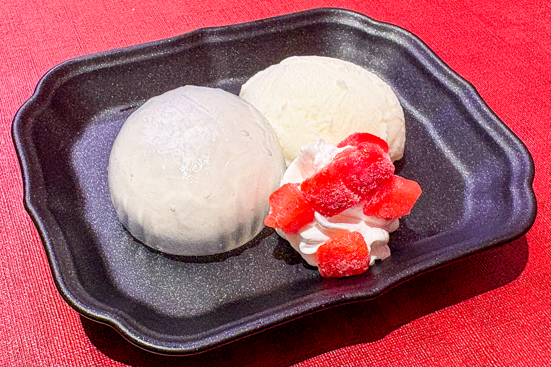 アイスを盛り合わせた「ぷるもちクリームわらび餅盛り合わせ」