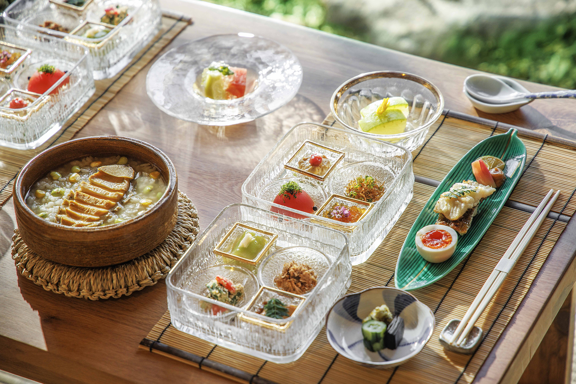 星のや軽井沢×養命酒製造「涼菜の朝粥膳」
