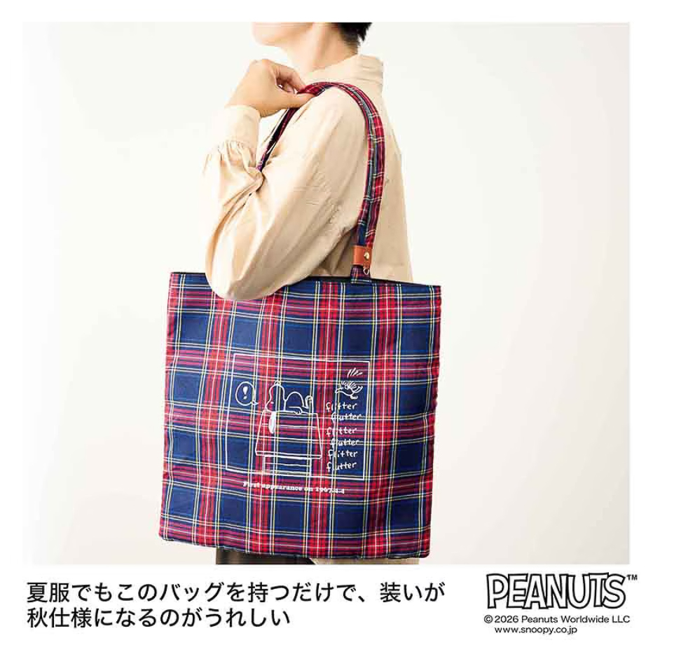 夏服でもこのバッグを持てば、装いが秋仕様になる