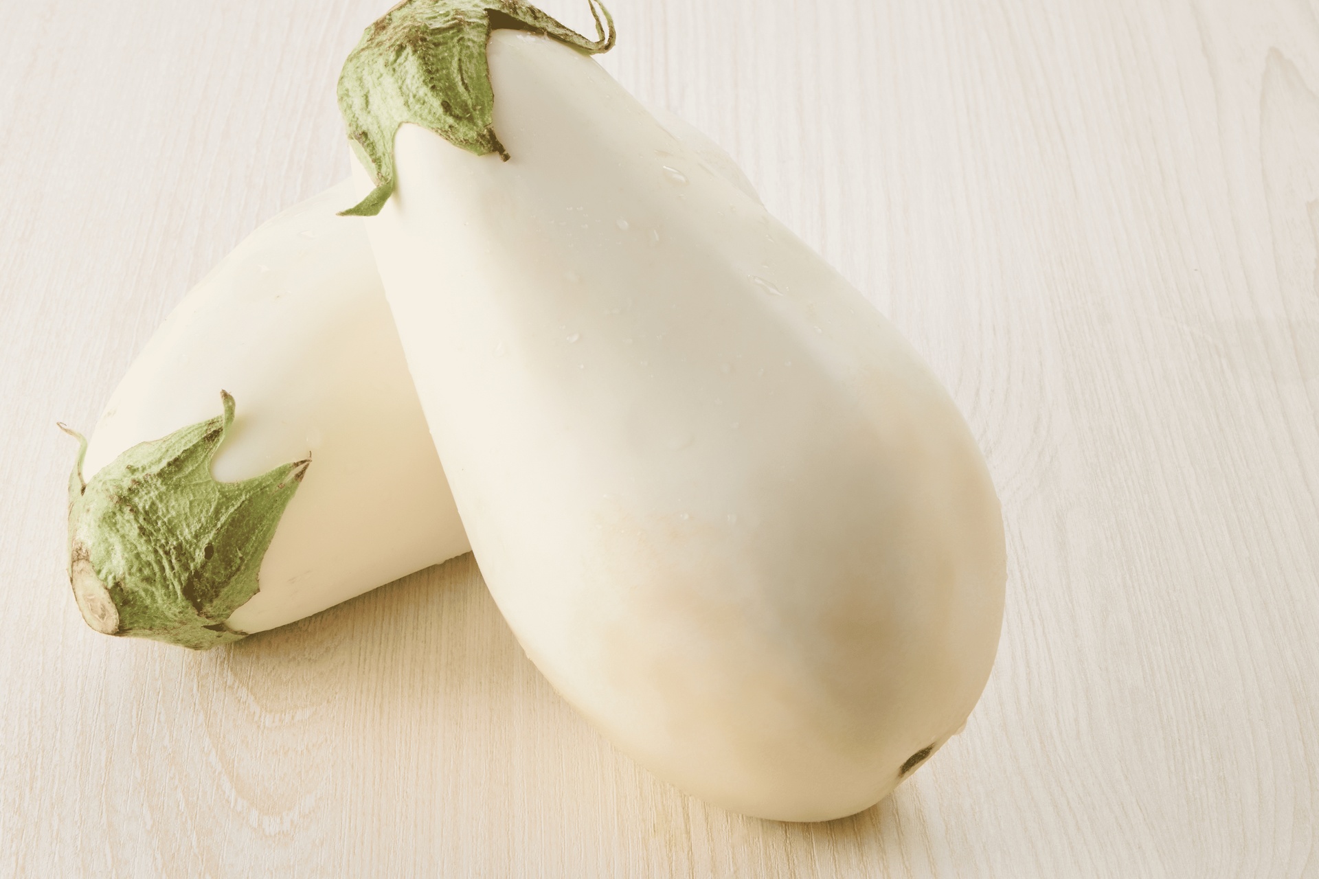 期間限定の夏の旬野菜「白ナス」