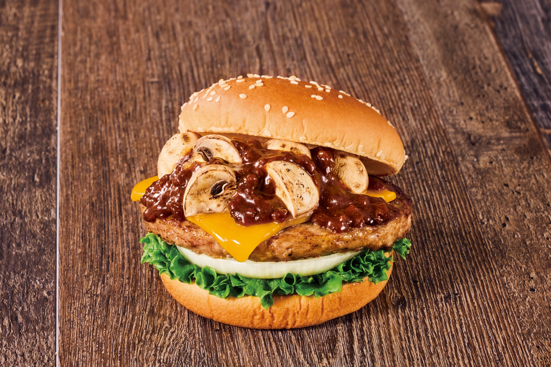「マッシュルームチーズバーガー サーロインボロネーゼソース」（890円）
