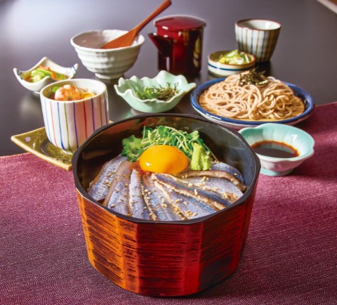“北海道産”秋刀魚のお刺身丼（冷やし茶漬けセット付）と麺 お得な茶碗蒸し付