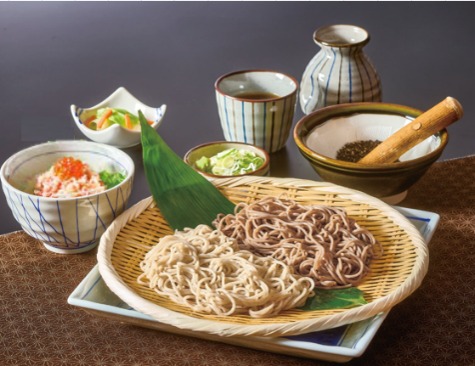 胡麻そばと石挽そばの食べ比べと本ずわい蟹ミニ丼