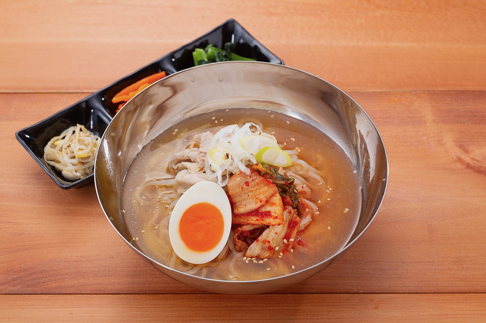 牛角で人気の冷麺をフードコートで