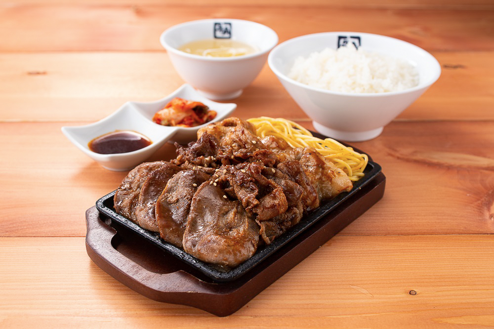 牛カルビ・豚タン・豚肩ロースの「全部盛り焼肉定食」