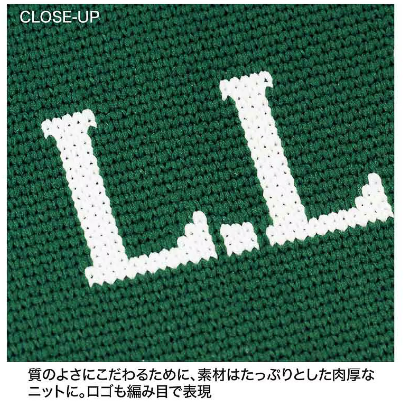 質のよさにこだわり、素材はたっぷりとした肉厚なニットに。ロゴも編み目で表現している
