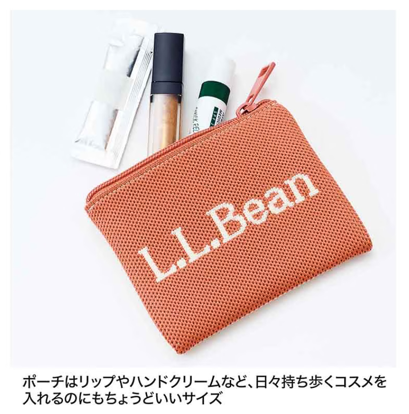 ポーチはリップやハンドクリームなど、持ち歩きコスメを入れるのにちょうどよいサイズ