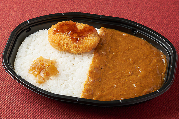 「30種類以上のスパイスが決め手のこだわりカレー（コロッケ付き）」（465円）