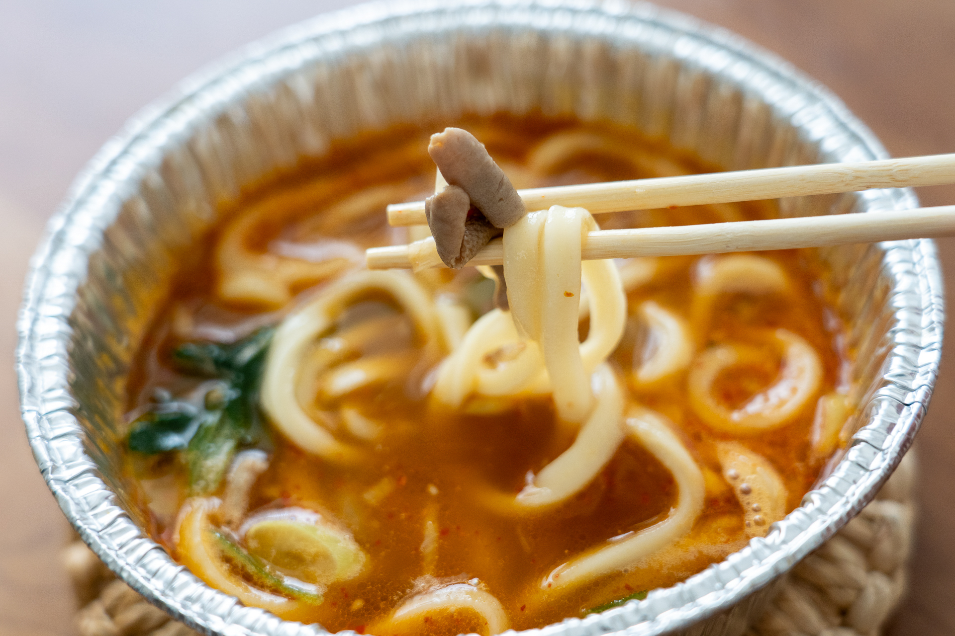 ピリ辛でとってもおいしい！　1食あたり395kcalと、ガッツリ見えて実は夜食などにも選びやすいところがGood