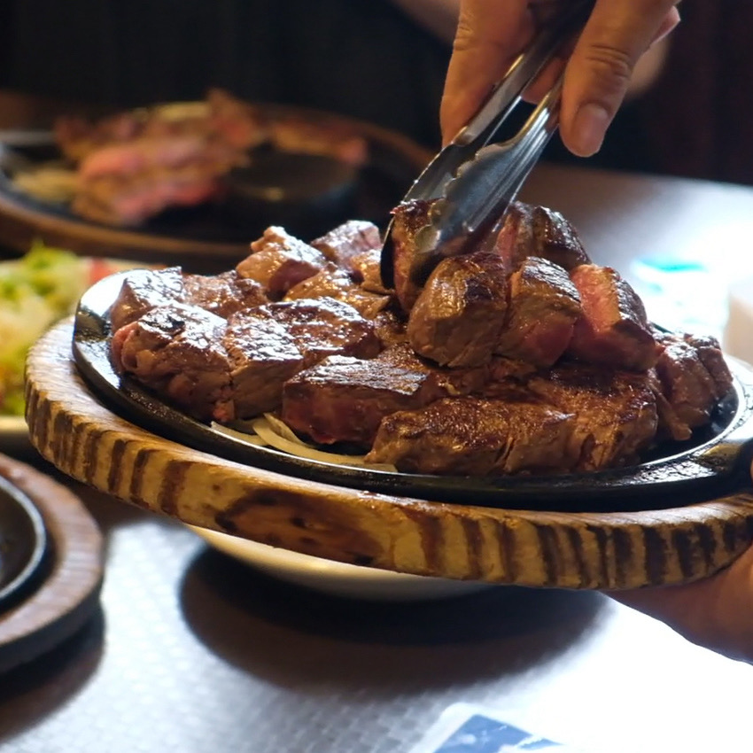 厚切りサーロインステーキなどが食べ放題